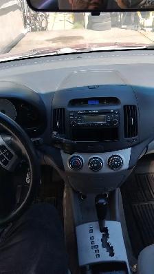 Hyundai Elantra 2.0L 4-cylinder - Photo 8