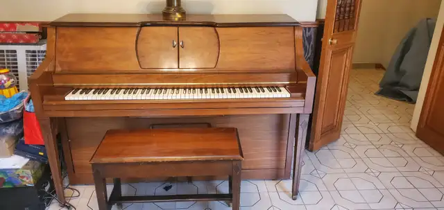 AEOLIAN  UKELANO PIANO