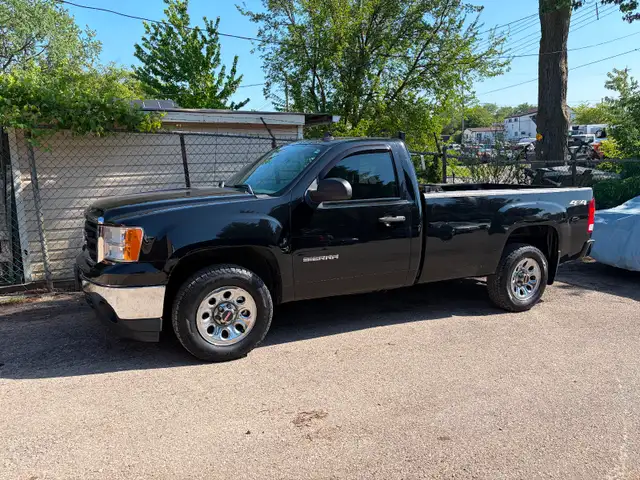 2010 GMC Silverado reg cab 8’ box 4x4 V8 mint shape no rust Cert