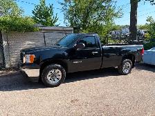2010 GMC Silverado reg cab 8’ box 4x4 V8 mint shape no rust Cert