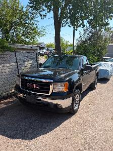 2010 GMC Silverado reg cab 8’ box 4x4 V8 mint shape no rust Cert - Photo 2