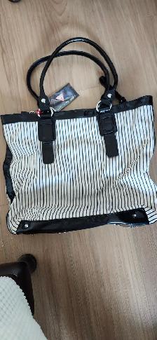 Brand NEW Guess purse with matching wallet! - Photo 5
