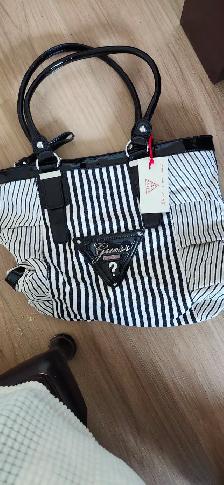 Brand NEW Guess purse with matching wallet! - Photo 6