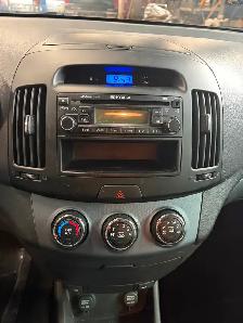 2009 Hyundai Elantra 4cyl 5spd loaded, Roof alloys rustfree CERT - Photo 11