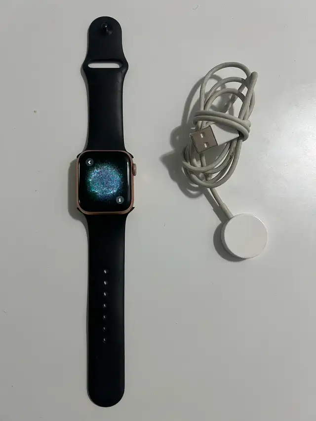 Nice Apple Watch Series 5 40 MM Rose Gold GPS   Cellular - $120