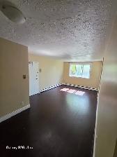 -= AVAILABLE NOW! 2 bedroom apt w/ balcony & Parking=- - Photo 2