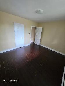 -= AVAILABLE NOW! 2 bedroom apt w/ balcony & Parking=- - Photo 3