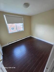 -= AVAILABLE NOW! 2 bedroom apt w/ balcony & Parking=- - Photo 4