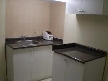 -= Large 4 bdrm apt with 2 full washroom & Parking =- - Photo 4
