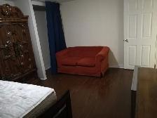 -= Large 4 bdrm apt with 2 full washroom & Parking =- - Photo 6