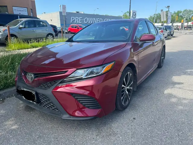 2018 Toyota Camry SE w/Sunroof