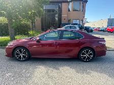 2018 Toyota Camry SE w/Sunroof - Photo 8