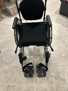 Quick Release Quickie Wheelchair Brand New Never Used $1350.00 - Photo 2