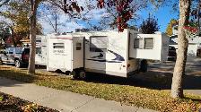 2010 Rockwood Signature Ultra Lite 8290RS Holiday Trailer - Photo 3
