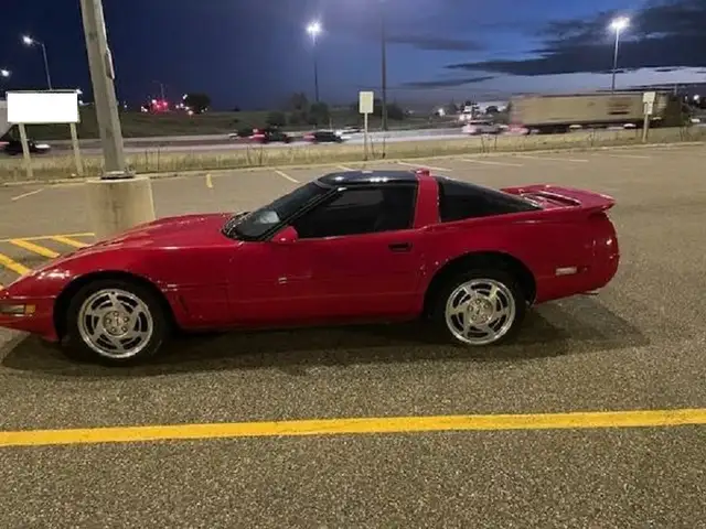 1990 Chevrolet Corvette. 94000 kms. MINT. $14,000 OBO.