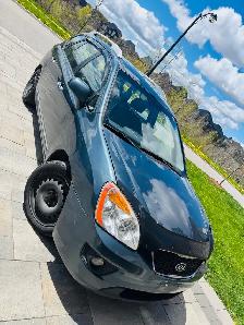 2011 Kia Rondo Sport ( LOW KM )