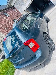 2011 Kia Rondo Sport ( LOW KM ) - Photo 7