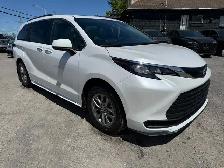 2025 Toyota Sienna Hybrid XLE 8 Passengers - Photo 3