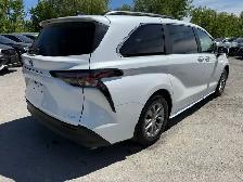 2025 Toyota Sienna Hybrid XLE 8 Passengers - Photo 6