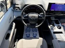2025 Toyota Sienna Hybrid XLE 8 Passengers - Photo 13
