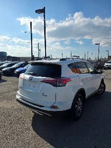2018 Toyota RAV4 LE - Photo 4