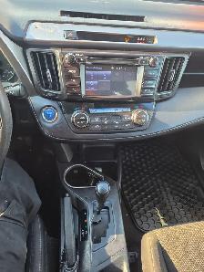 2018 Toyota RAV4 LE - Photo 10
