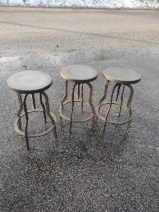 3 metal swivel stools - Photo 2