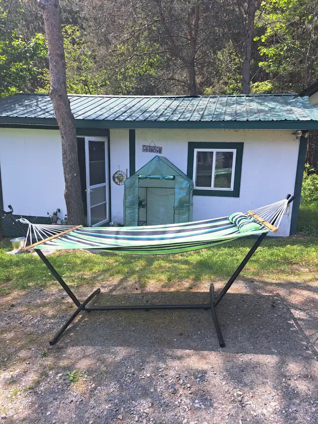 HAMMOCK WITH STAND