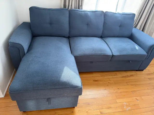Sofa-lit sectionnel réversible  – Comme NEUF  (Laval)