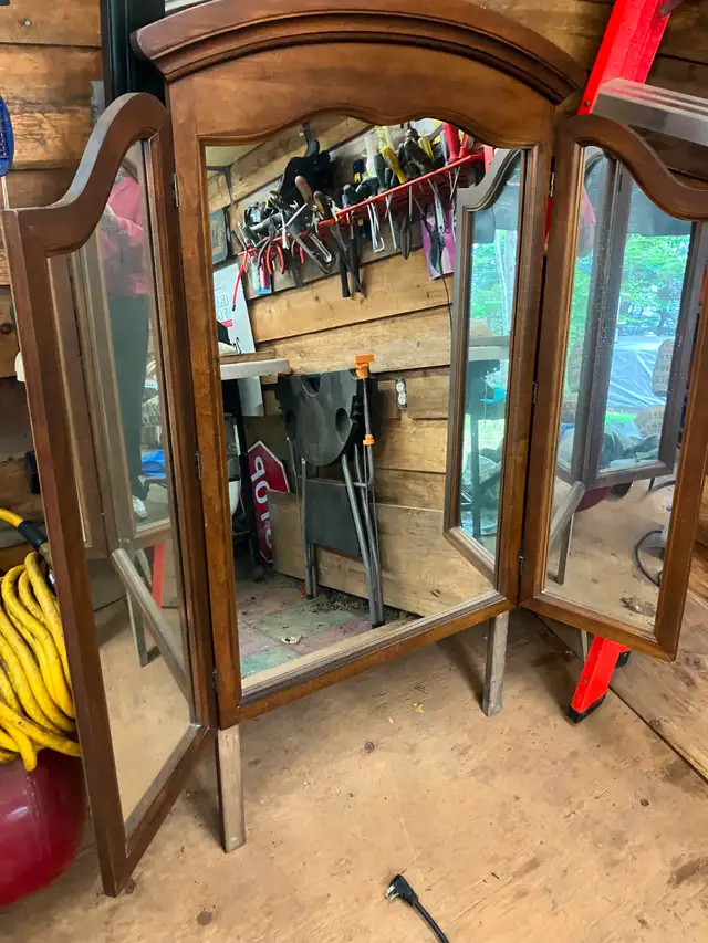 MIRROR-TRIFOLD