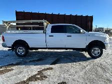 2018 Ram 2500 SLT 6.4L HEMI 4WD Crew Cab For Sale. - Photo 2