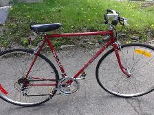 VÉLO FAVORIT DE ROUTE À GUIDON DROIT. QUALITÉ EUROPE. - Photo 2