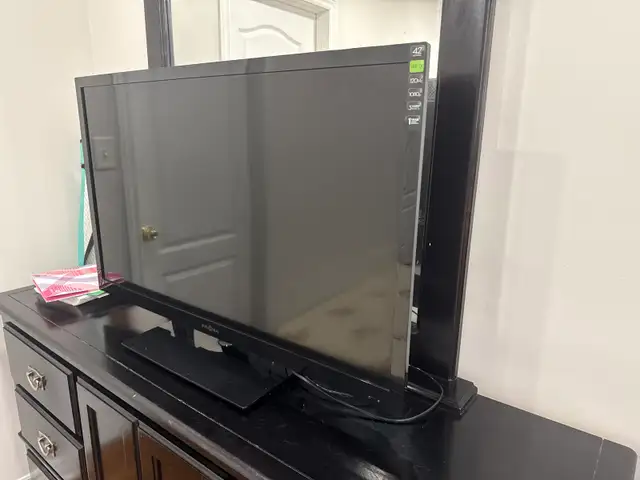 insignia TV 42 inch screen like new condition Brampton