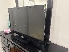 insignia TV 42 inch screen like new condition Brampton
