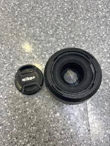 Nikon 35mm AF-S DX Nikkor Lens 1.8G - Photo 2