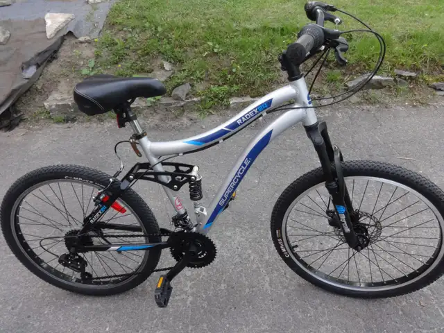 VÉLO SUPERCYCLE, RADEX 24.ENFANTS OU ADULTE, BON ÉTAT ET PROPRE.