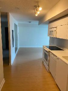 Stunning 1 BDRM w/Balcony, Parking, & Storage - DowntownToronto - Photo 4
