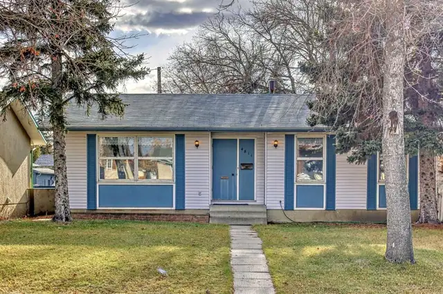 An upper level 3 beds, 2 baths suite for rent in Calgary ,