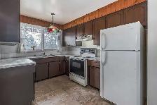 An upper level 3 beds, 2 baths suite for rent in Calgary , - Photo 3