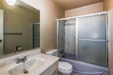 An upper level 3 beds, 2 baths suite for rent in Calgary , - Photo 7
