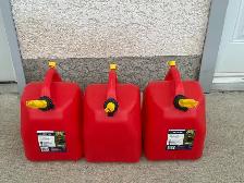GAS CANS - Photo 2