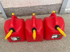 GAS CANS - Photo 3