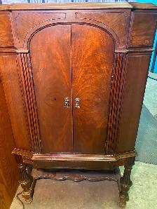 antique tube Radio in cabinet