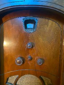 antique tube Radio in cabinet - Photo 6