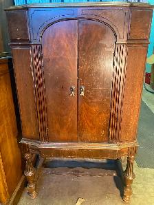 antique tube Radio in cabinet - Photo 7
