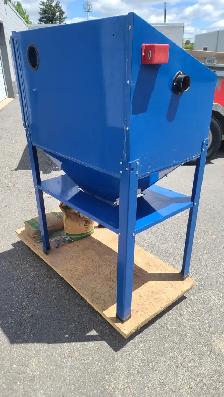 Floor-Model Sand Blasting Cabinet - Photo 3