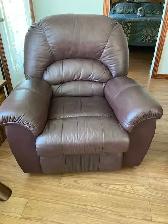 fauteuil berçant en cuir $850.00