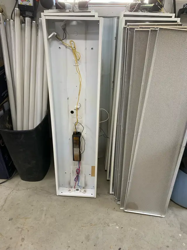FREE- Fluorescent lights