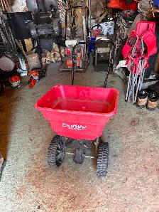 Fertilizer spreader