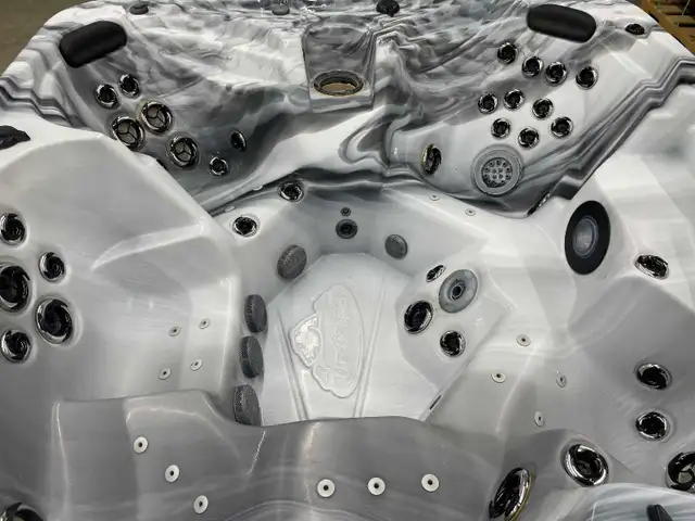 2003 Arctic Spas Summit Legend SE - Fully Refurbished